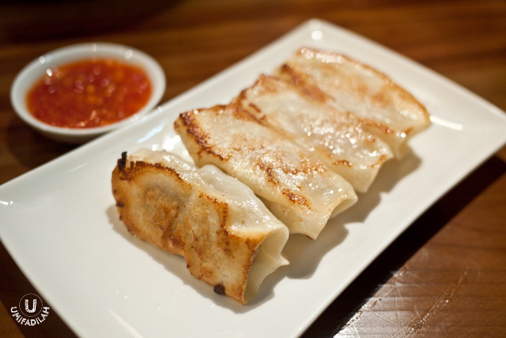 Kuo Tie Ayam / Pan Fried Minced Chicken
Dumpling – IDR 14.900. Went there twice, ordered this one twice. Nicely loaded with minced
chicken meat, oh and the chili dipping matches well too!