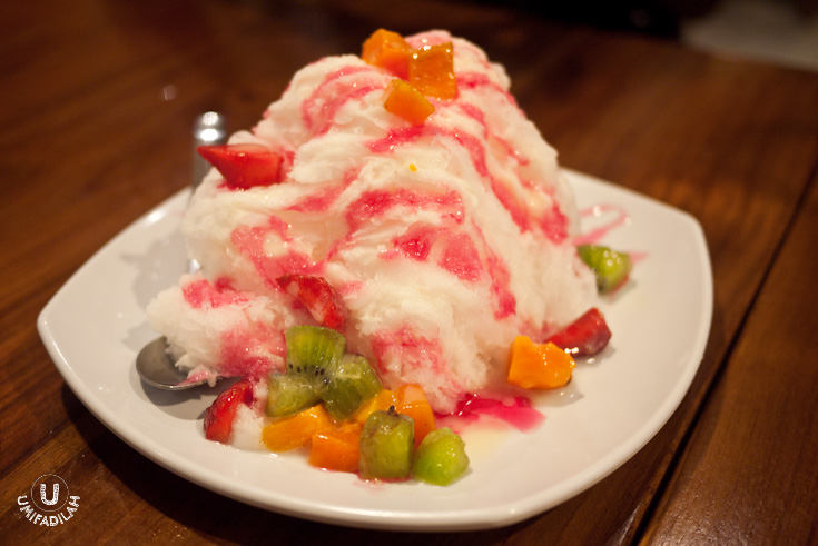 Fruity Snow
Ice – IDR 18.900. HUGE portion for a dessert, really.