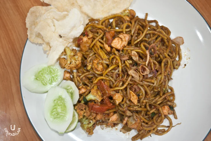 Mie Aceh Salmon - IDR 39k. My first ever mie aceh using salmon, haha. Honestly, it was like eating a salmon yaki-udon but instead of doing it the Japanese way (using shoyu &amp; sweet teriyaki sauce), this one's using bold curry flavor coming from e…