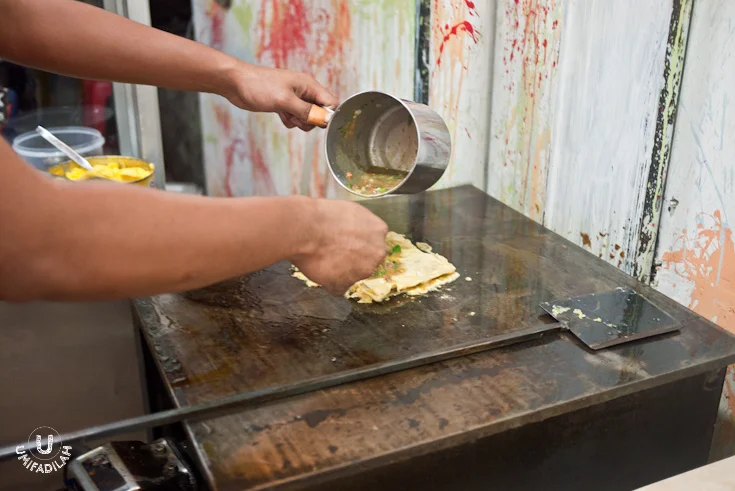 Preparing Martabak Aceh.