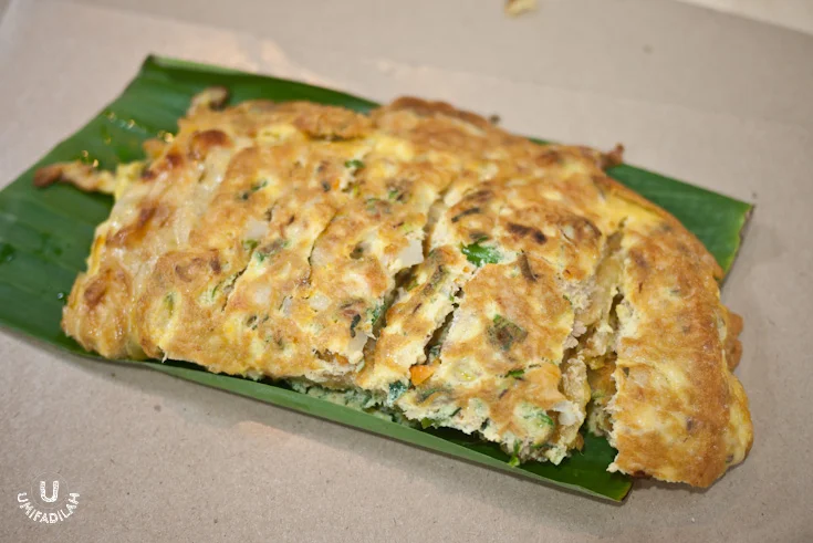 Martabak Aceh Daging IDR 19k. Served with a small bowl of light Acehnese curry for you to dip in. Very tasty!