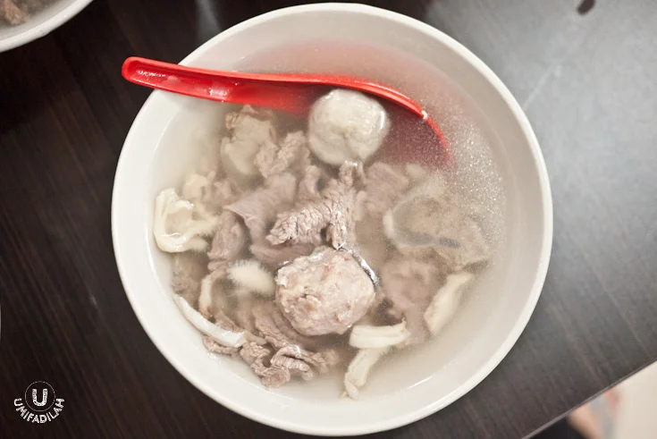 If you love
cow’s offal (such as tripes) and tendons then you shouldn’t miss it either at
Akiaw. I personally don’t eat them but I heard it’s very tender.