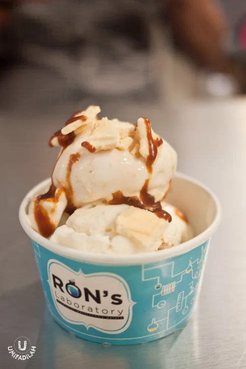Base with Caramel Swirl (IDR 50k) – Vanilla ice cream topped with scraps
of thin wafer with caramel swirl. Surprisingly not too sweet at all, love the simplicity.