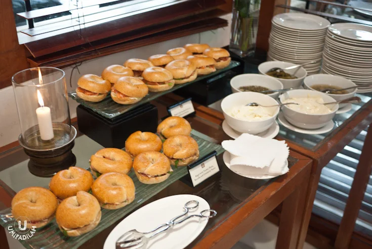 Bagel corner – Bagel with turkey ham, rucolla and cranberry
sauce. Other option is Bagel with smoked salmon and cream cheese. Equally inviting!