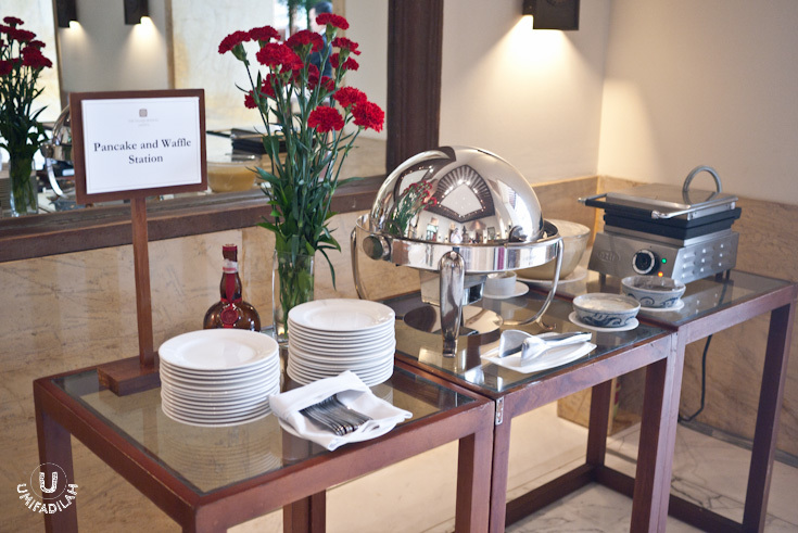 Pancake and Waffle Station – with Honey butter, maple syrup,
whipped cream, vanilla butter. There’s also Fruit compote selections and Strawberry
+ raspberry salad.