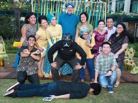 For one second I thought he was the one wearing Darth Vader mask, but between Star Wars and planking? Yep, he choose to plank whenever it's possible. And is this somebody's wedding, Kaisar?!