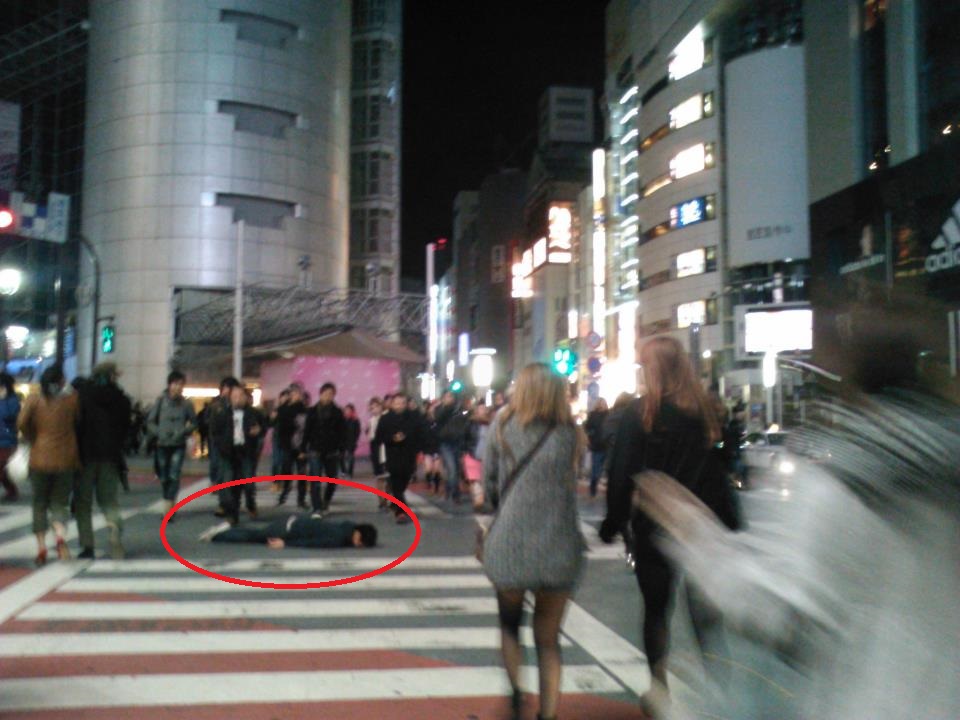 AND HIS MOST EPIC PLANK EFFORT HE MADE AT SHIBUYA INTERSECTION, TOKYO JAPAN. You do know that this infamous intersection is crossed by thousands of people every single day, right?! Respect, Kaisar, respect.