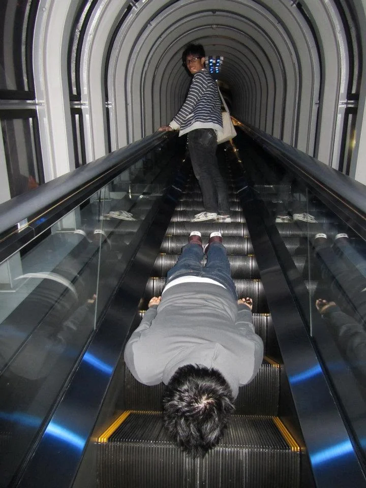 AND FINALLY ON AN ESCALATOR. Sick, crazy planking-devoted bastard LMAO =)))