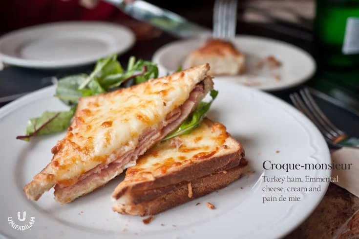 Croque-monsieur (IDR 90k). Turkey ham, Emmental cheese, cream served in between two slices of pain de mie (pullman loaf/regular sandwich bread type) with mixed green salad on the side. The winning element? The Turkey ham, of course. It plays really well along the subtle cream cheese and the melted emmental. I’d happily order this one again next time if I weren’t so curious with other menus as well.