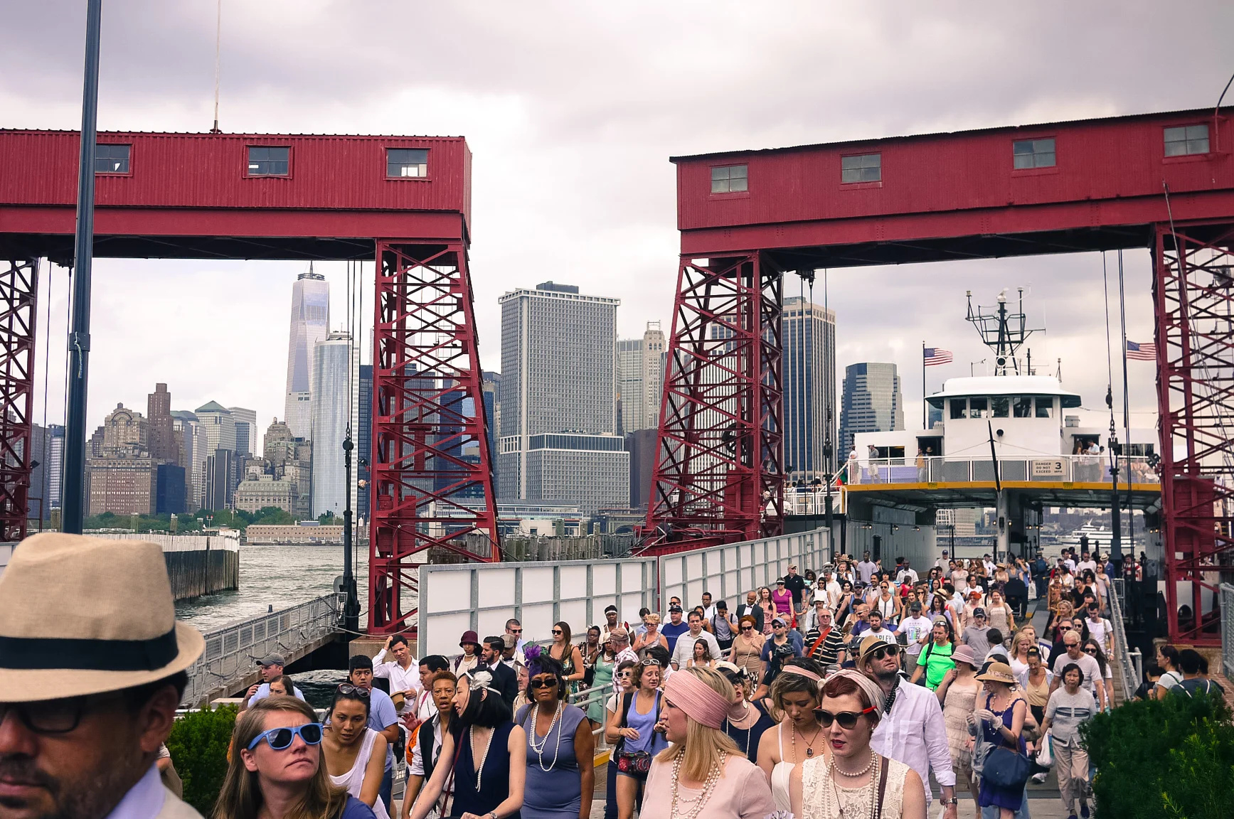 To be honest I went there without any preparation at all. My friend told me that we were going to picnic, but I swear I did not know that we were going to such a beautiful thematic Jazz party. Just look at them! Everyone were so dressed up! When we …