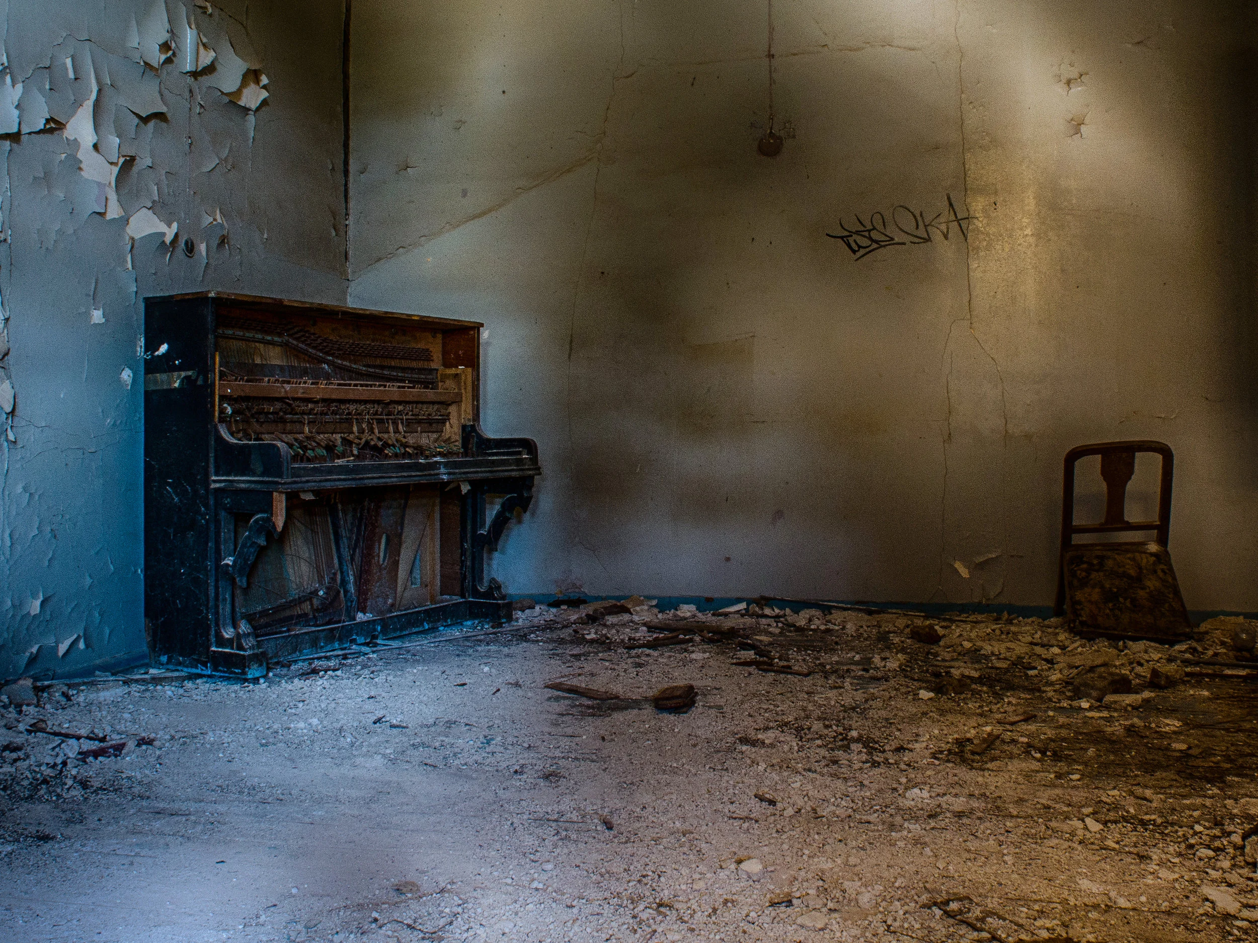 I Vestibulen står der fremdeles et gammelt piano.