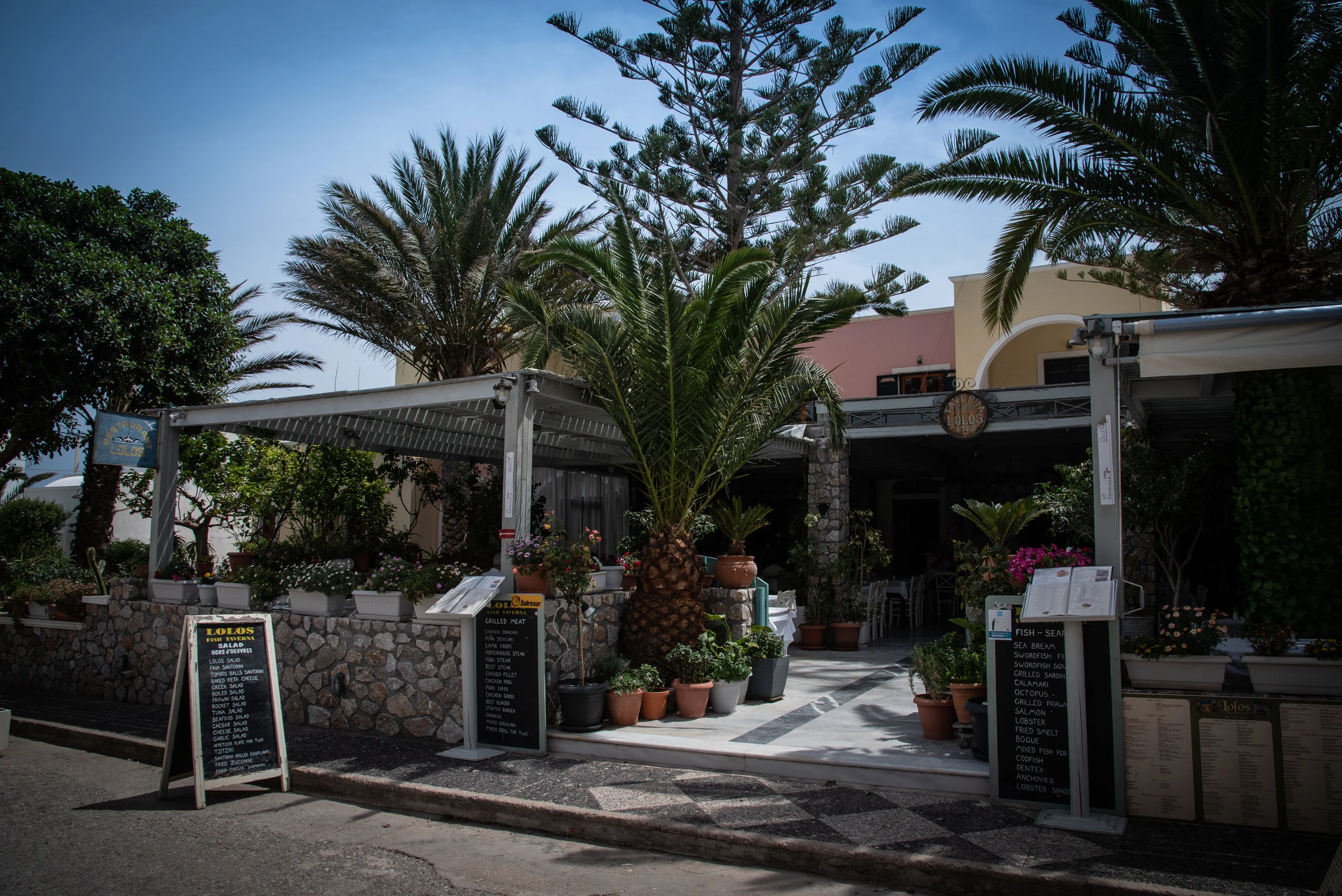 Lolos Taverna.