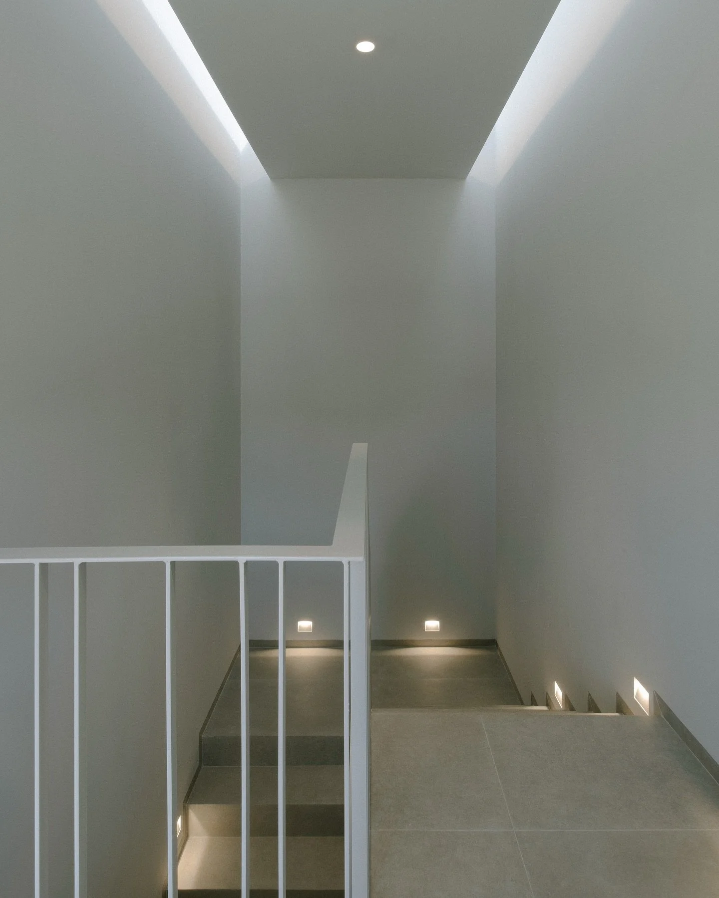 The stairs
.
.
.
[RESIDENTIAL | ARCHITECTURE ]
.
&bull; STRASSER &bull;
.
📸 @galar.galeriaarquitectura
.
.
.
.
.
.
.
.
.
#architecture #architecturelovers #architecturephotography #archilovers #architecture_view #architectureporn #architecture_hunte