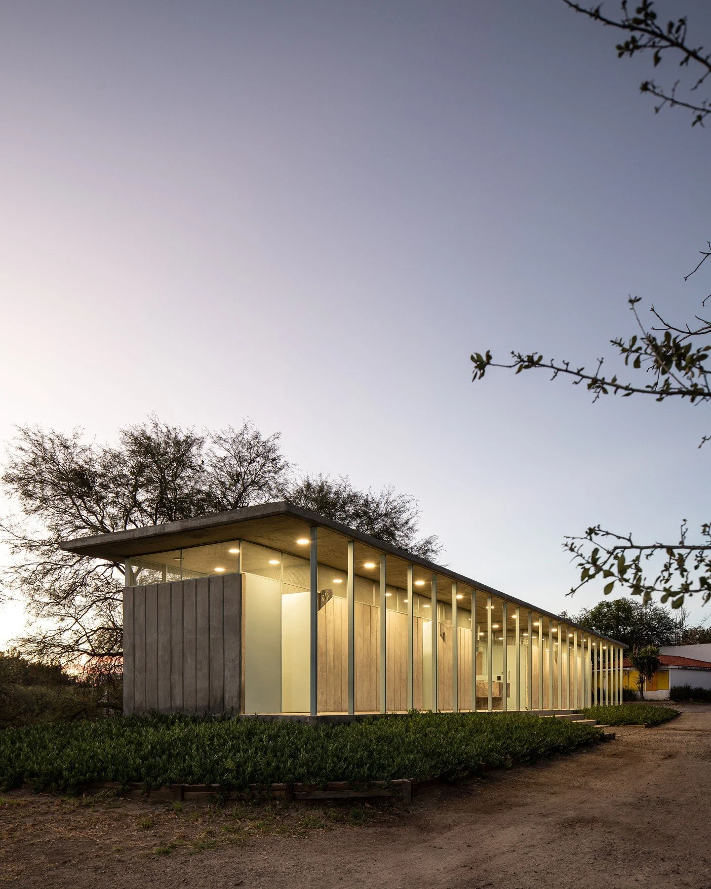 ✍🏼 Módulo de servicios generales dentro del Parque Metropolitano de Le&oacute;n.
.
Dise&ntilde;o @tacticaa
.
&bull; MSS &bull;
.
[ PUBLIC EQUIPMENT ]
.
📸 @jsuccar
.
.
.
.
.
.
.
.
.
.
.
#architecture #arquitectura #arquitecturamexicana #arquitectur