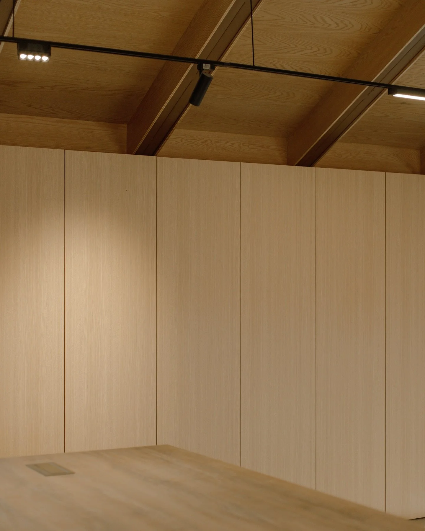 ✍🏼 Texturas en FERPER

[ RESIDENTIAL ARCHITECTURE ]
.
&bull;Casa FERPER&bull;
.
📸 @galar.galeriaarquitectura