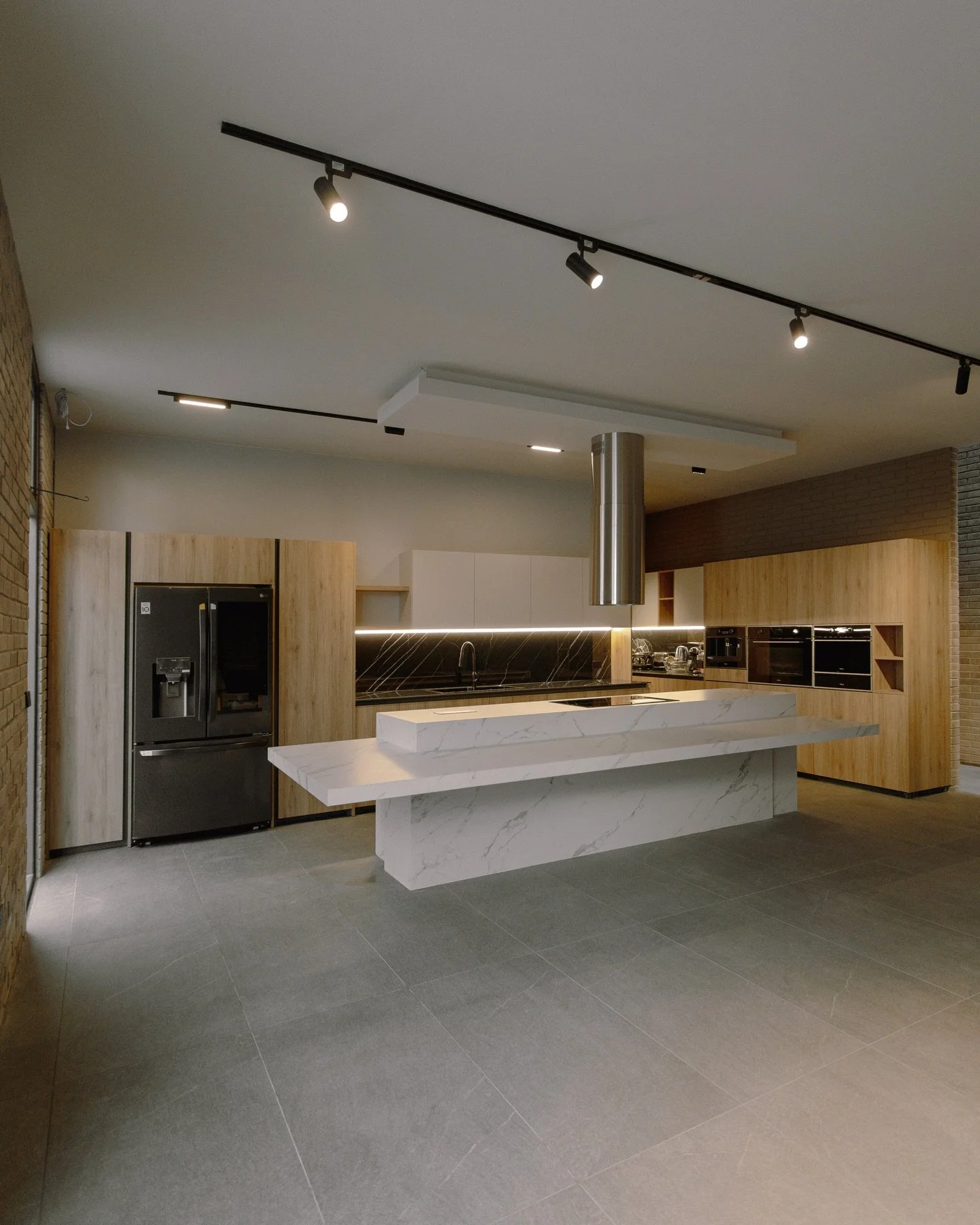 Cocina a detalle

.
[ RESIDENTIAL | ARCHITECTURE ]
.
&bull; Casa MILA &bull;
.
📸 @galar.galeriaarquitectura