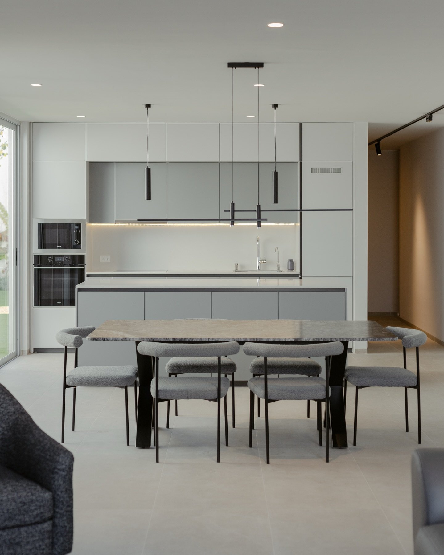 Neutral 

[RESIDENTIAL | ARCHITECTURE ]
.
&bull; STRASSER &bull;
.
📸 @galar.galeriaarquitectura