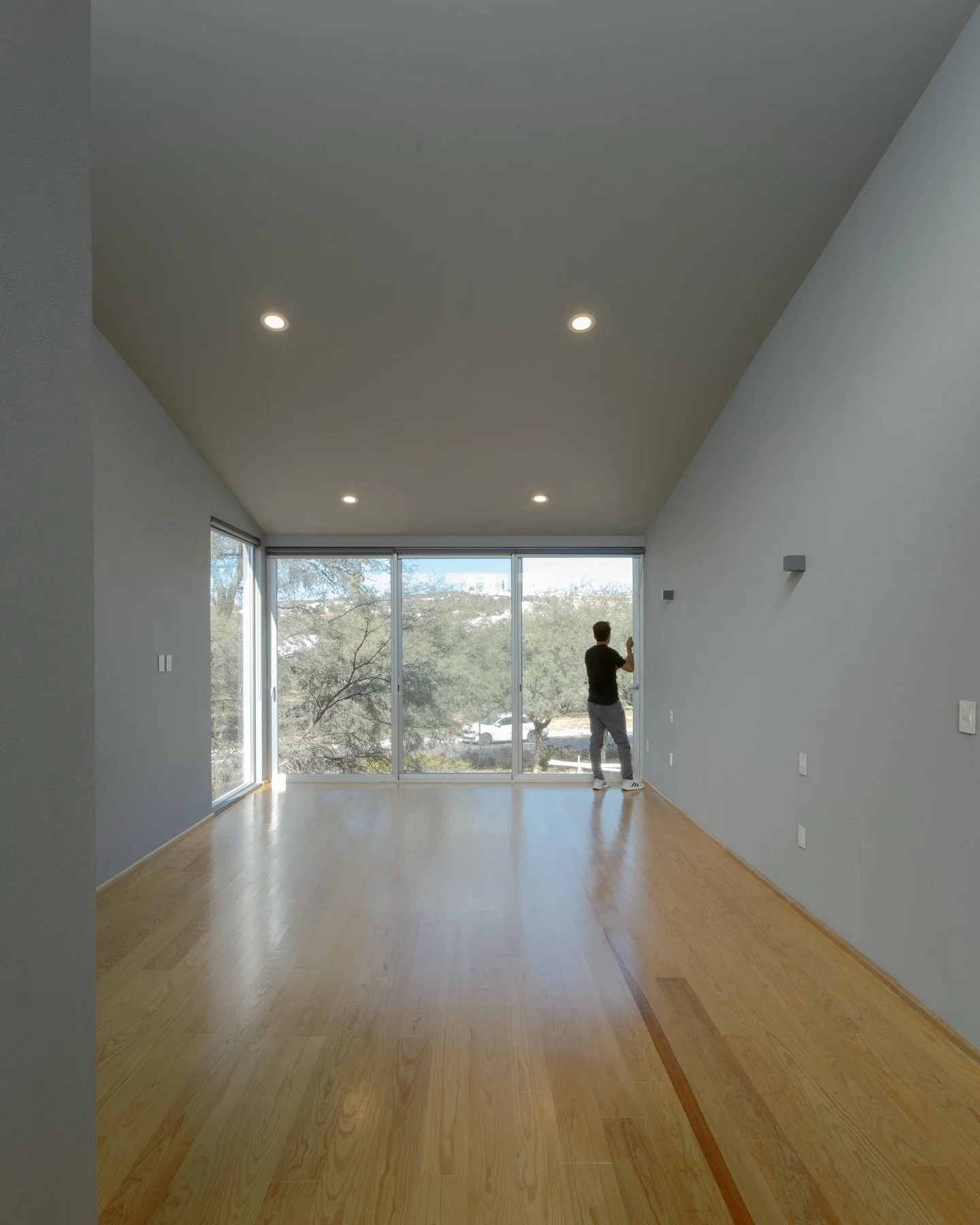 Luz pt. 2
.
[ RESIDENTIAL | ARCHITECTURE ]
.
&bull; MJ &bull;
.
📸 @galar.galeriaarquitectura