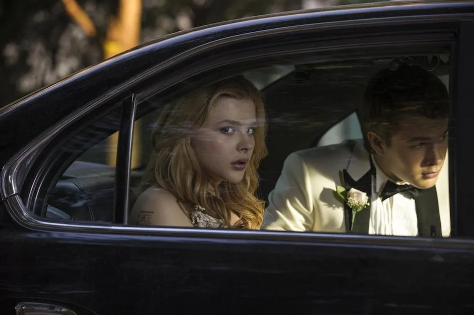 Chloe-Moretz-and-Ansel-Elgort-in-Carrie-2013-Movie-Image.jpg