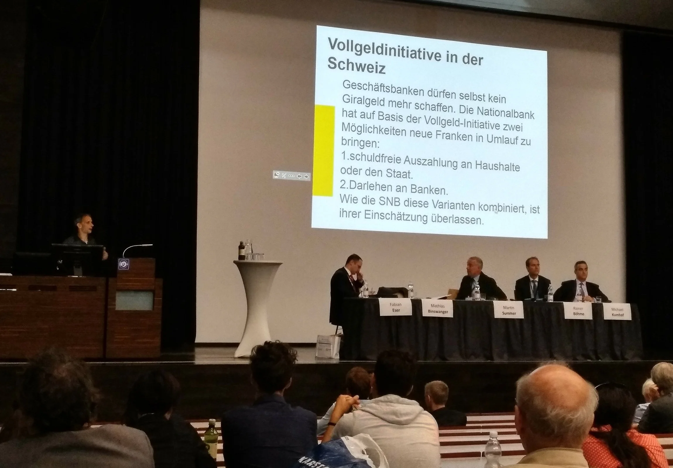 Michael Binswanger erwähnt die Schweizer Vollgeldinitiative