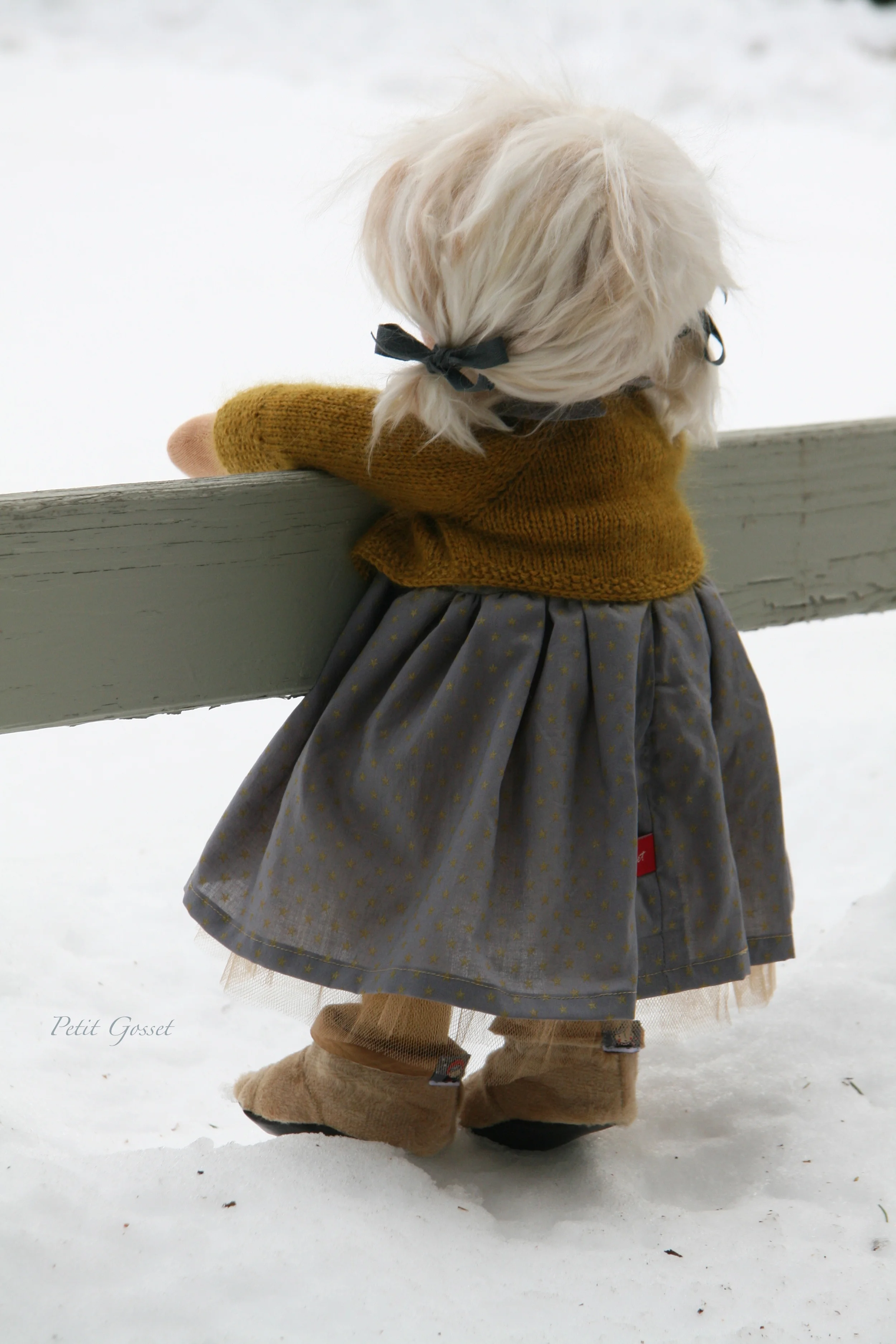 Waiting for the Prince, by PetitGosset