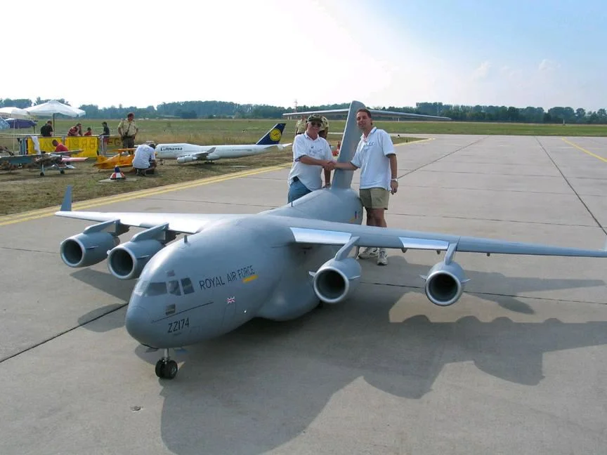 Model-Aircraft-C-17-Globemaster-III-05LG.jpg