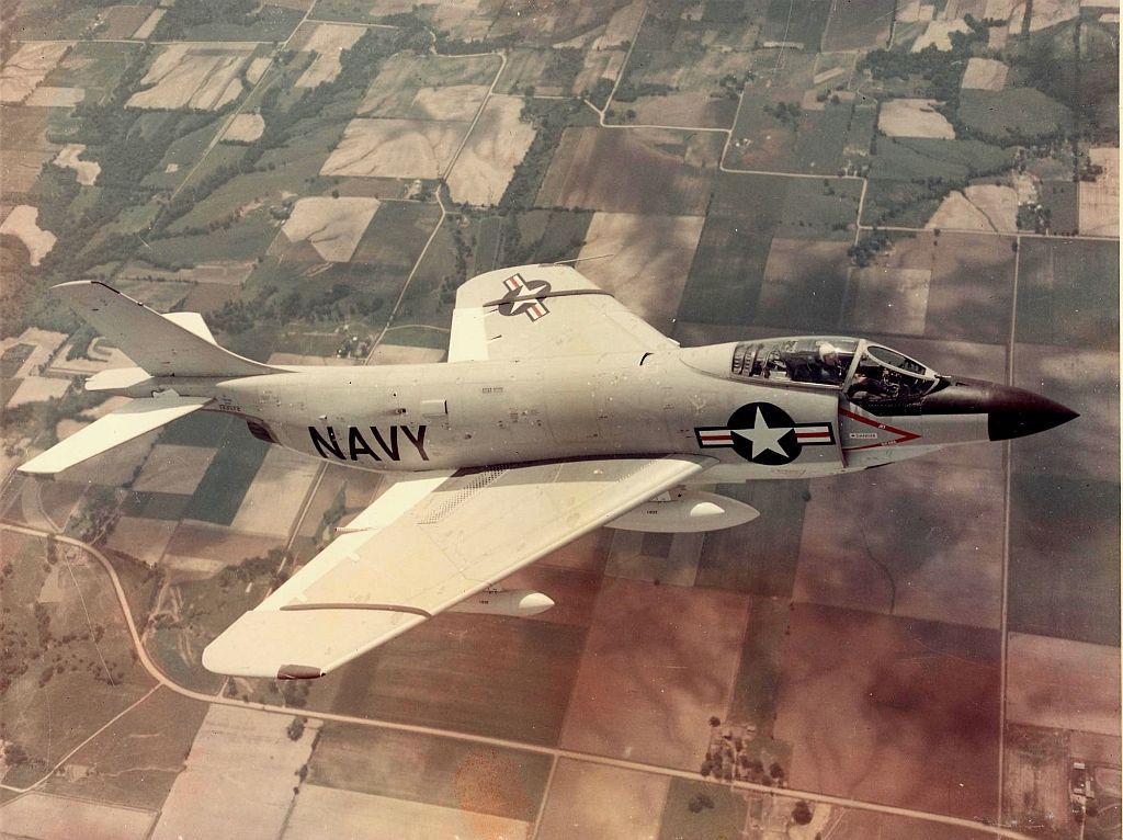 McDonnell_F3H-2N_Demon_in_flight_in_1956.jpg