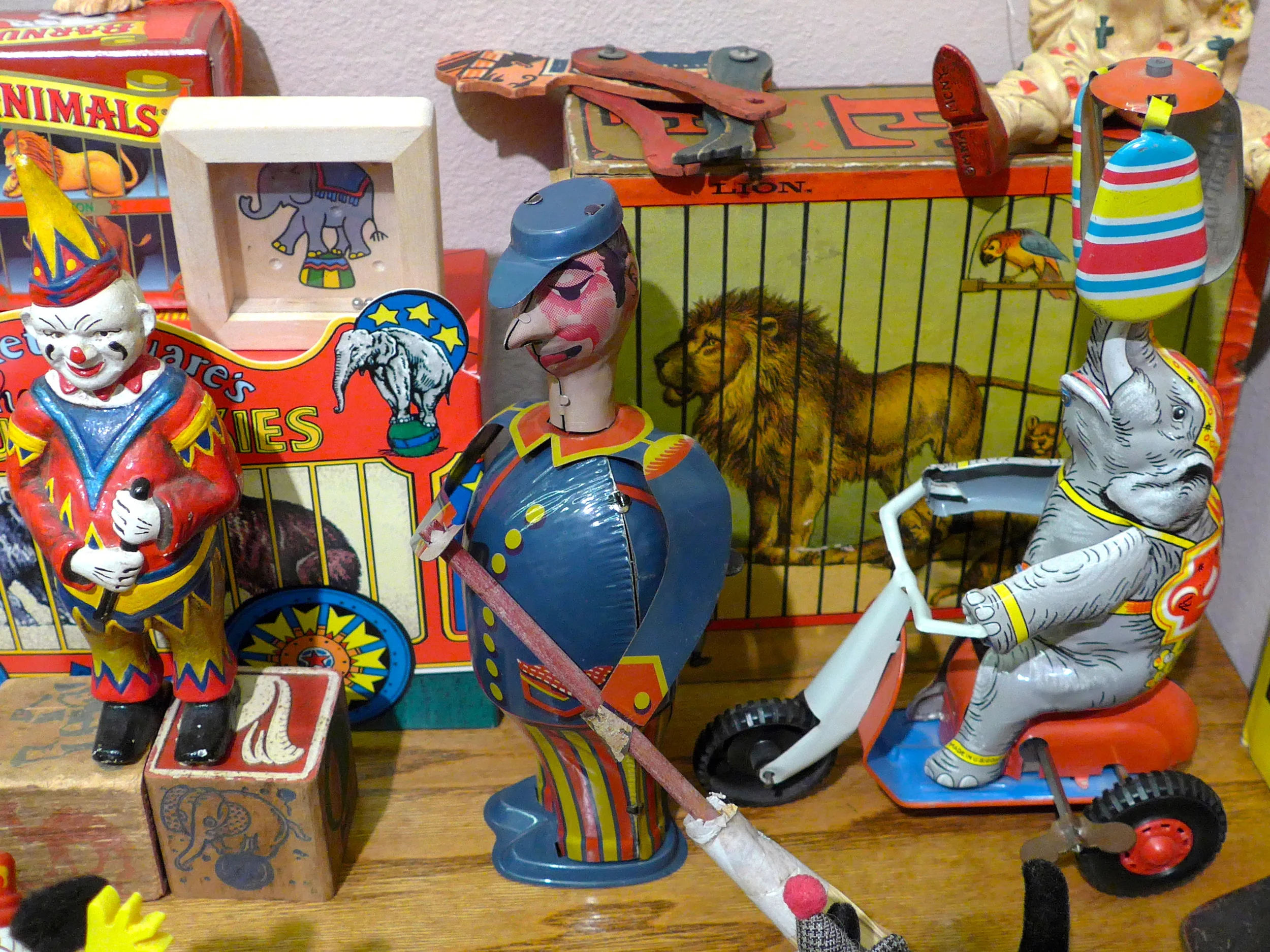 Wind-up tin circus toys