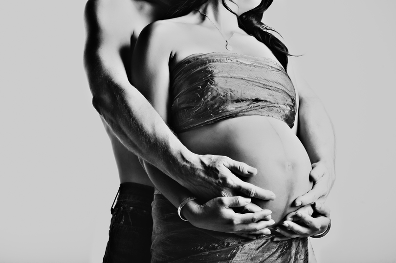 artistic pregnancy and maternity photography