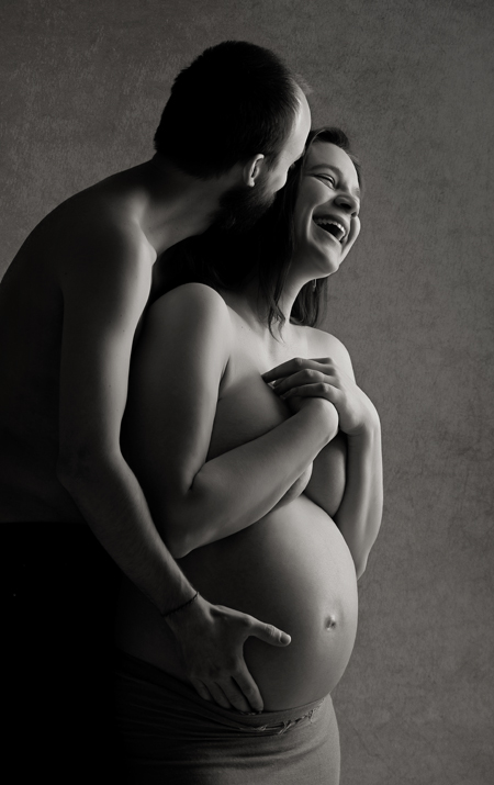 fun artistic bw maternity portrait