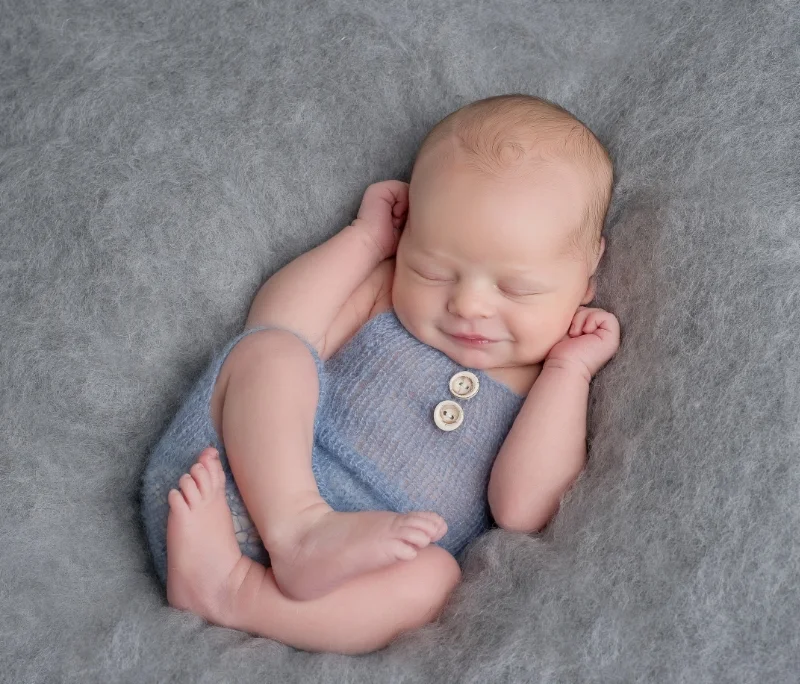 natural no posing newborn photography
