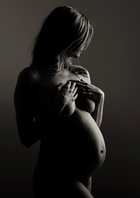 artistic bw maternity photography in western mass