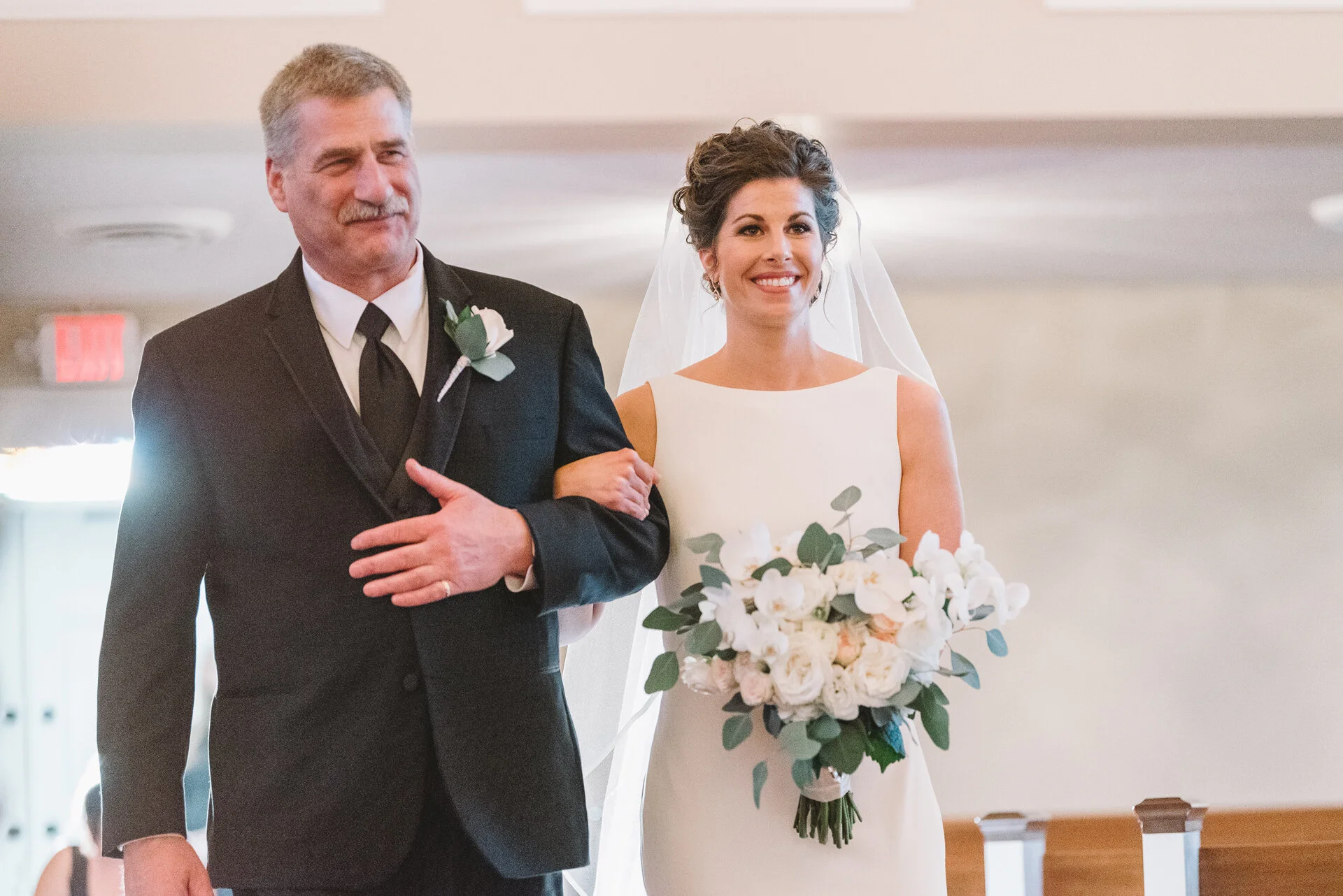 white bridal bouquet