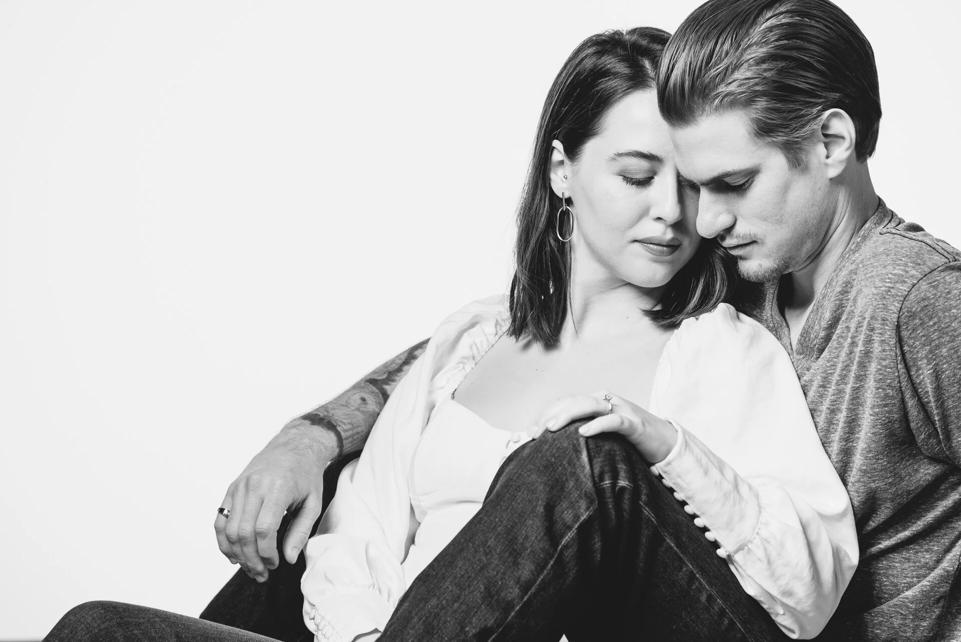 black and white engagement photos