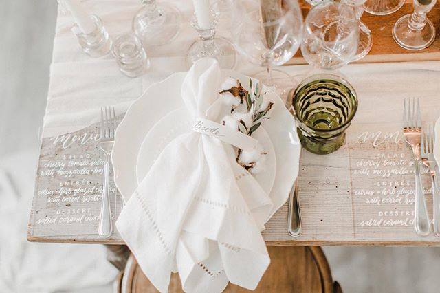 Throwback to a gorgeous styled shoot with #carolineloganworkshop, where I created these acrylic menus and satin ribbon place cards. I love seeing a mood board from Danielle at @yoursweetestdayevents and then creating special calligraphy pieces to fit