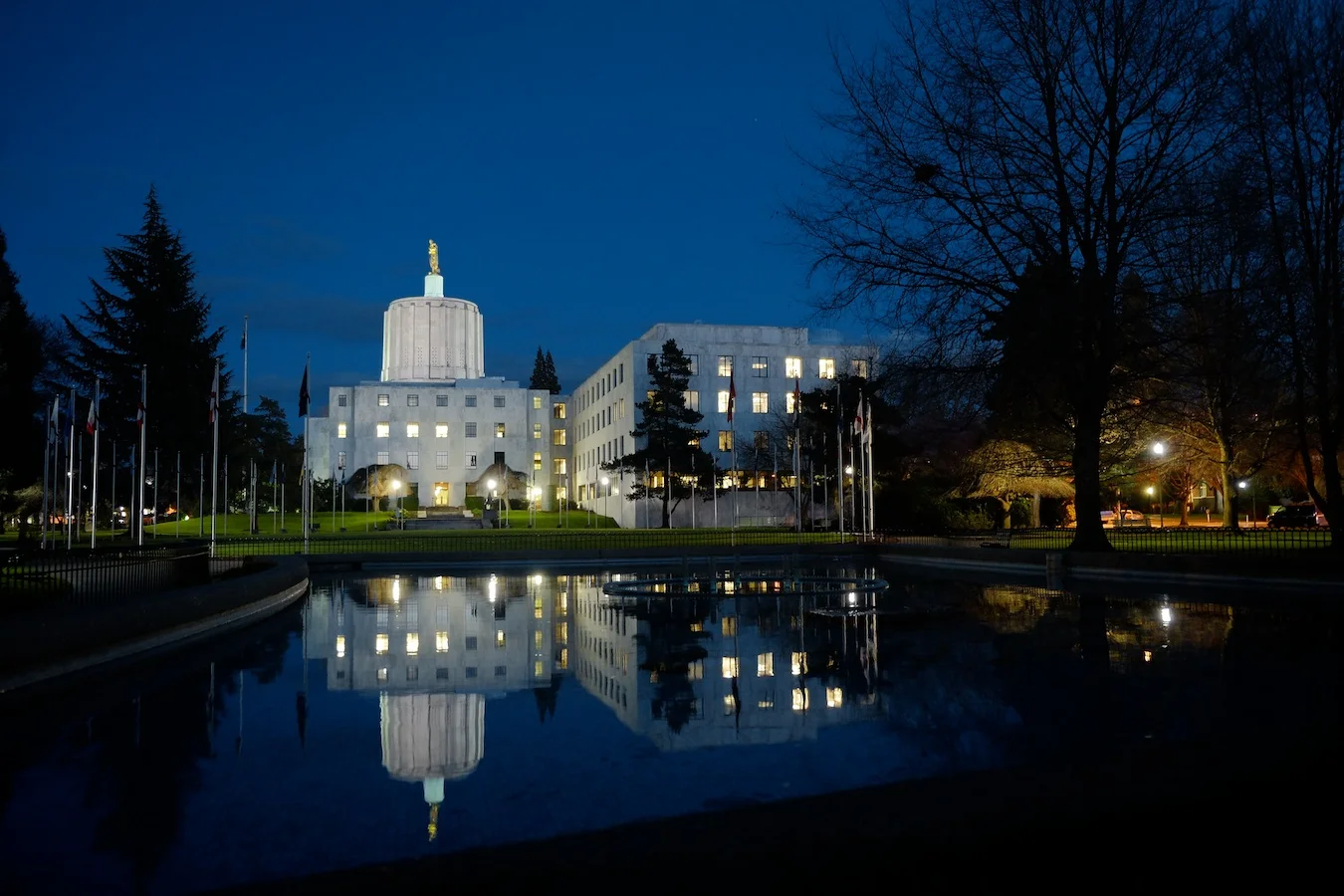 Oregon Capitol Building at Dusk. Fuji X-E1. 18-55mm.