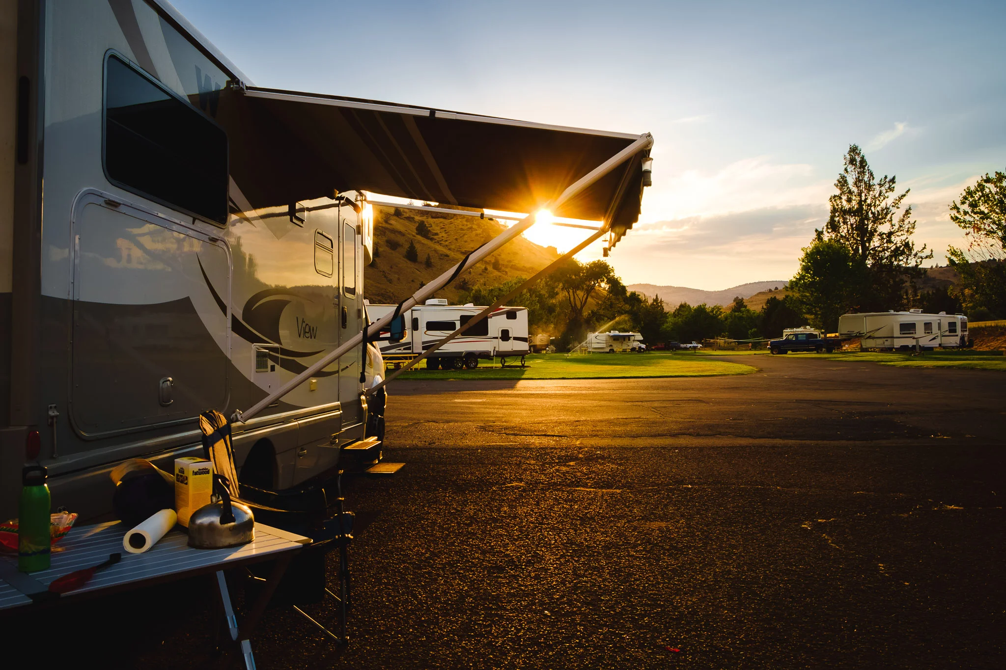 A roasting 98 degrees, even as the sun hits the deck. Kah-Nee-Ta Resort, Warm Springs, OR. Fujifilm XE-1, XF18-55mm @ 18mm, ISO 200, f/8, 1/250.
