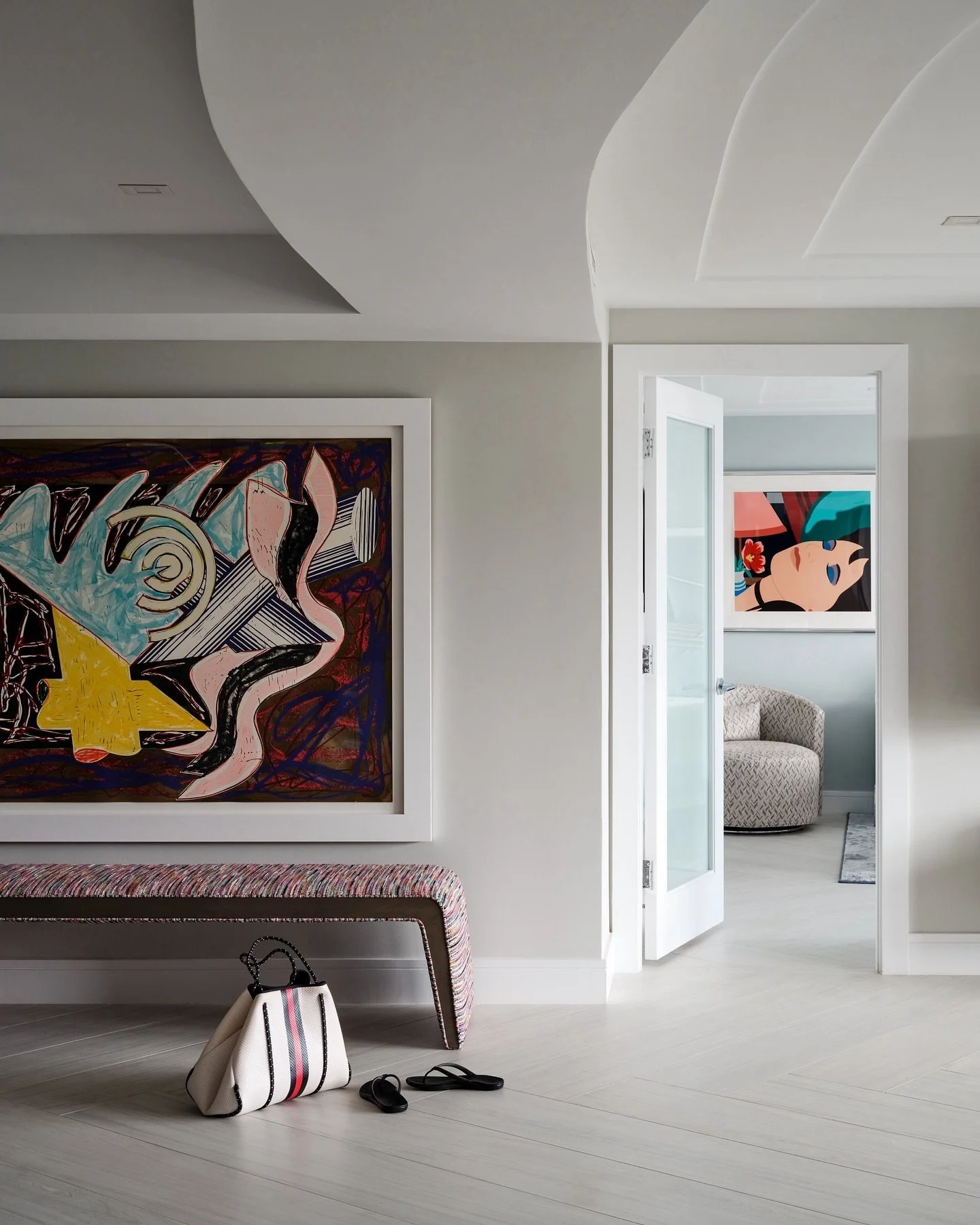 ‘A Hungry Cat Ate Up the Goat’
This condo was transformed into a sleek paired back space to enjoy the warmer weather and showcase a collection of colorful art. Interior Design by @kellytaylorinteriordesign with Architect Bartholomew + Pa