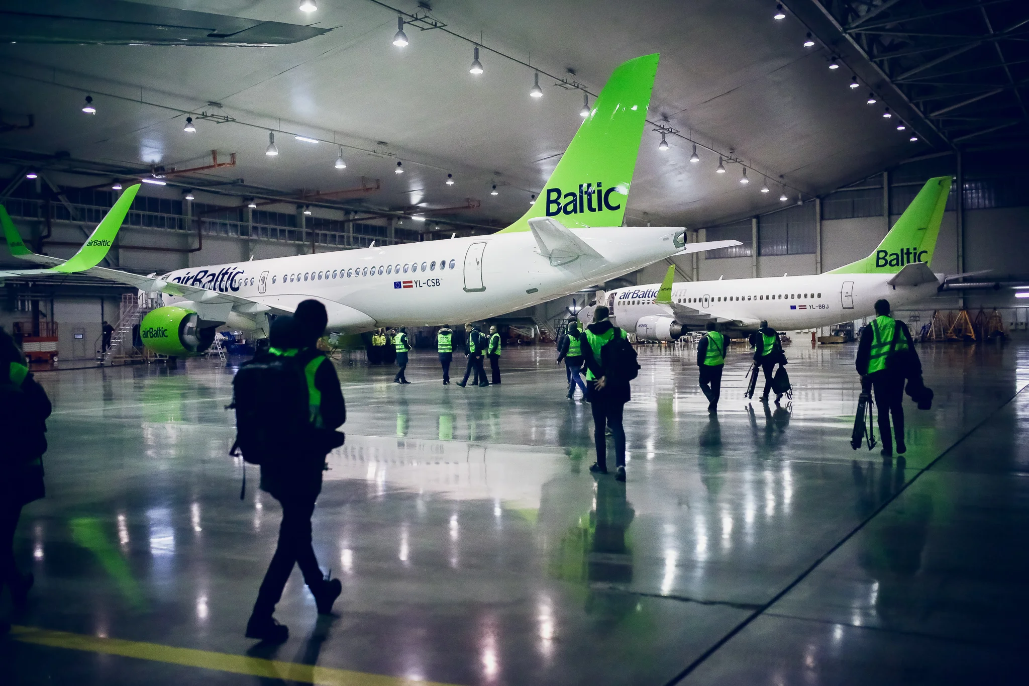 Photo Gallery Airbaltic S Cs300 Behind The Scenes Allplane