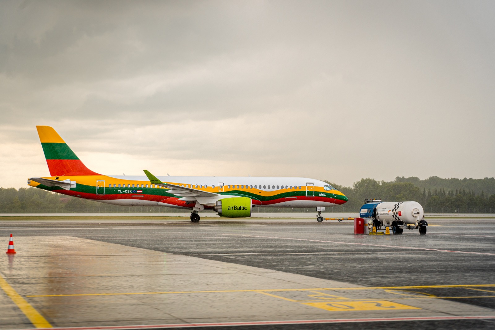 airbaltic a220 lithuanian livery.jpeg