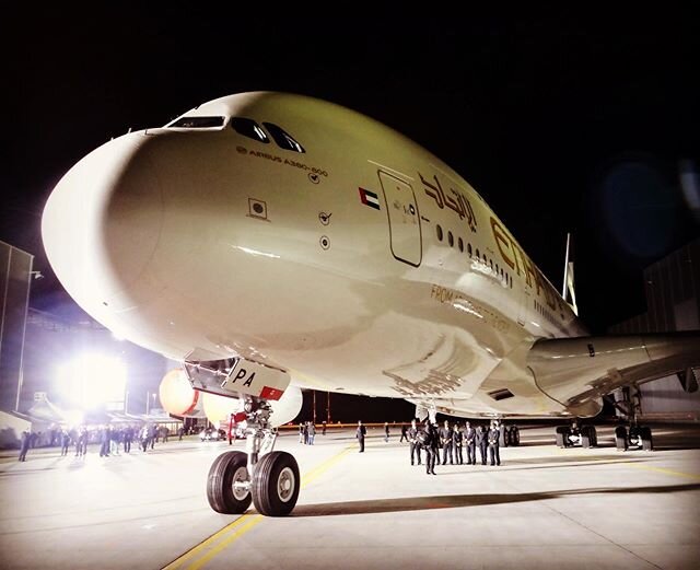 Images from another, not so distant, era of commercial #aviation. The presentation of #Etihad's first #Airbus #A380 #aircraft in #Hamburg, back in 2015. Notice the people under the belly! #airlines #instaplane #planeoftheday #instamood #picoftheday