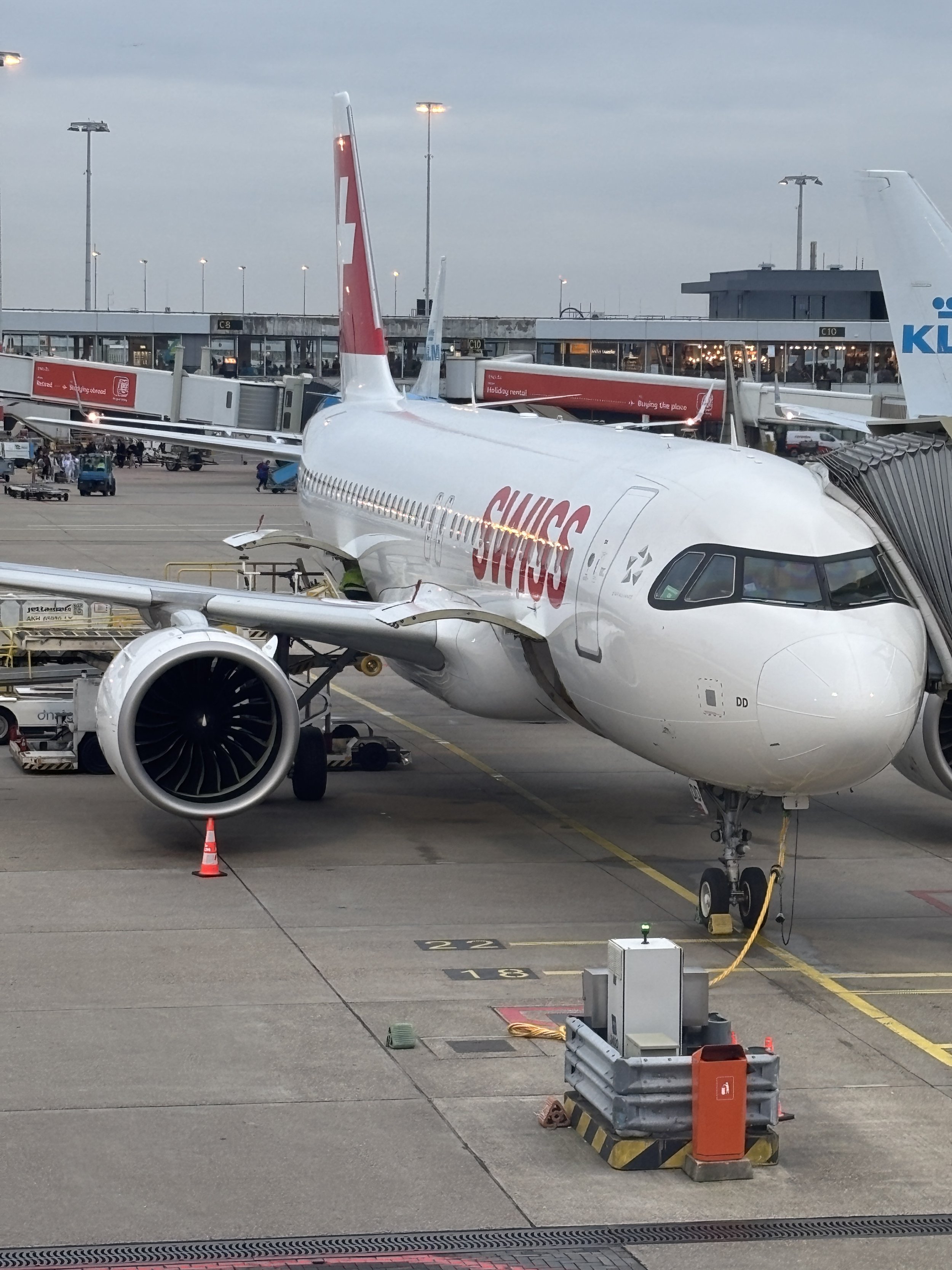 Flight Review: flying SWISS Business Class within Europe (on an A320)