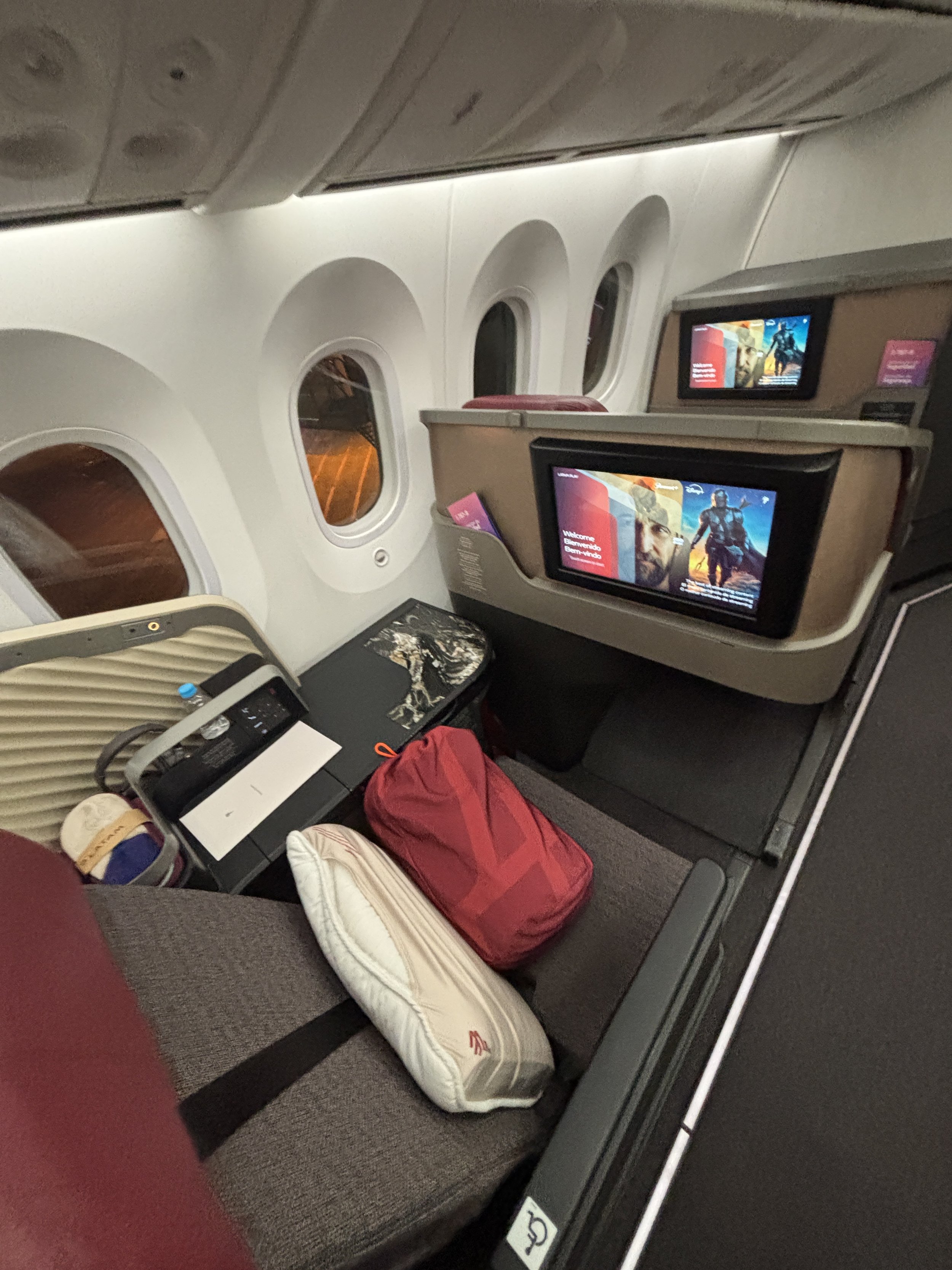 LATAM Airlines Premium cabin (B787-9) &amp; Guarulhos Lounge