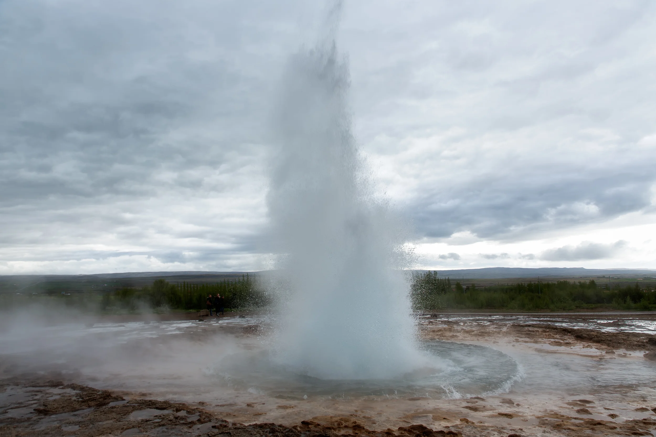 Strokkur geyser (Golden Circle Tour).