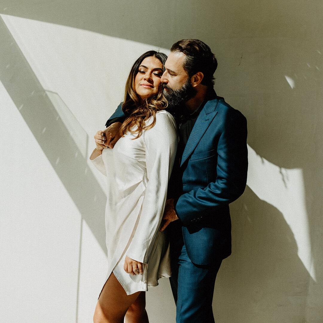 ✨engagement session tip:✨​​​​​​​​
location idea -- urban minimalist! a concrete frame, a plain white wall, a tiled building exterior. this one requires a bit more scouting and knowing your city but can be so cool to get artsy with.​​​​​​​​
 ​​​​​​​​
