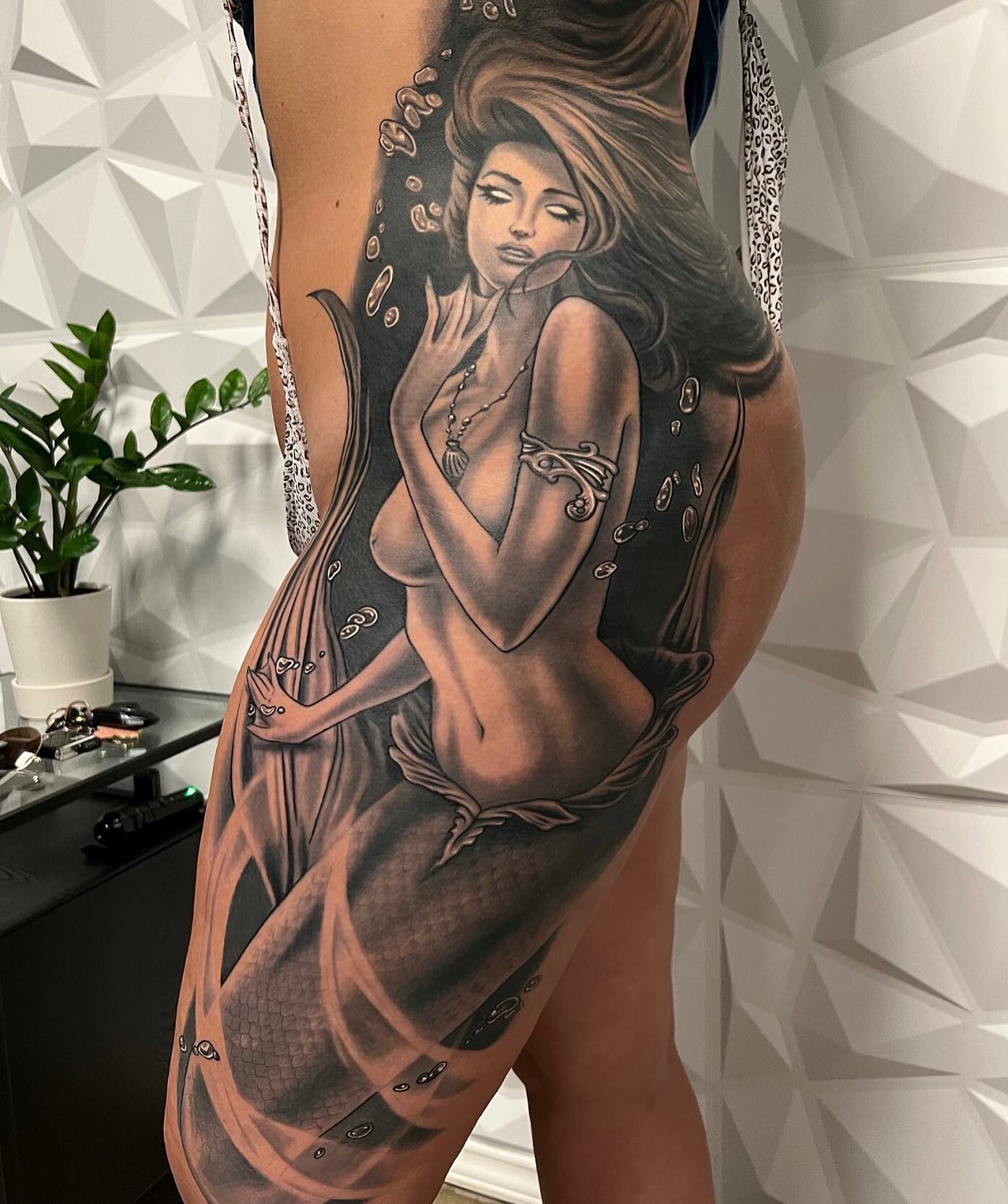 Finished and healed side piece. Also there&rsquo;s a cover up somewhere in there. 

&bull;
&bull;
&bull;
&bull;
&bull;

#artrealmtattoo #austintattoo #austintattooartist #texastattoo #blackandgreytattoo #sidepiece #siren #mermaidtattoo #darkart