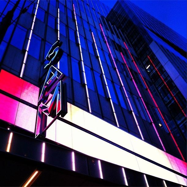 seattle-art-museum-mirror-doug-aitken.jpg