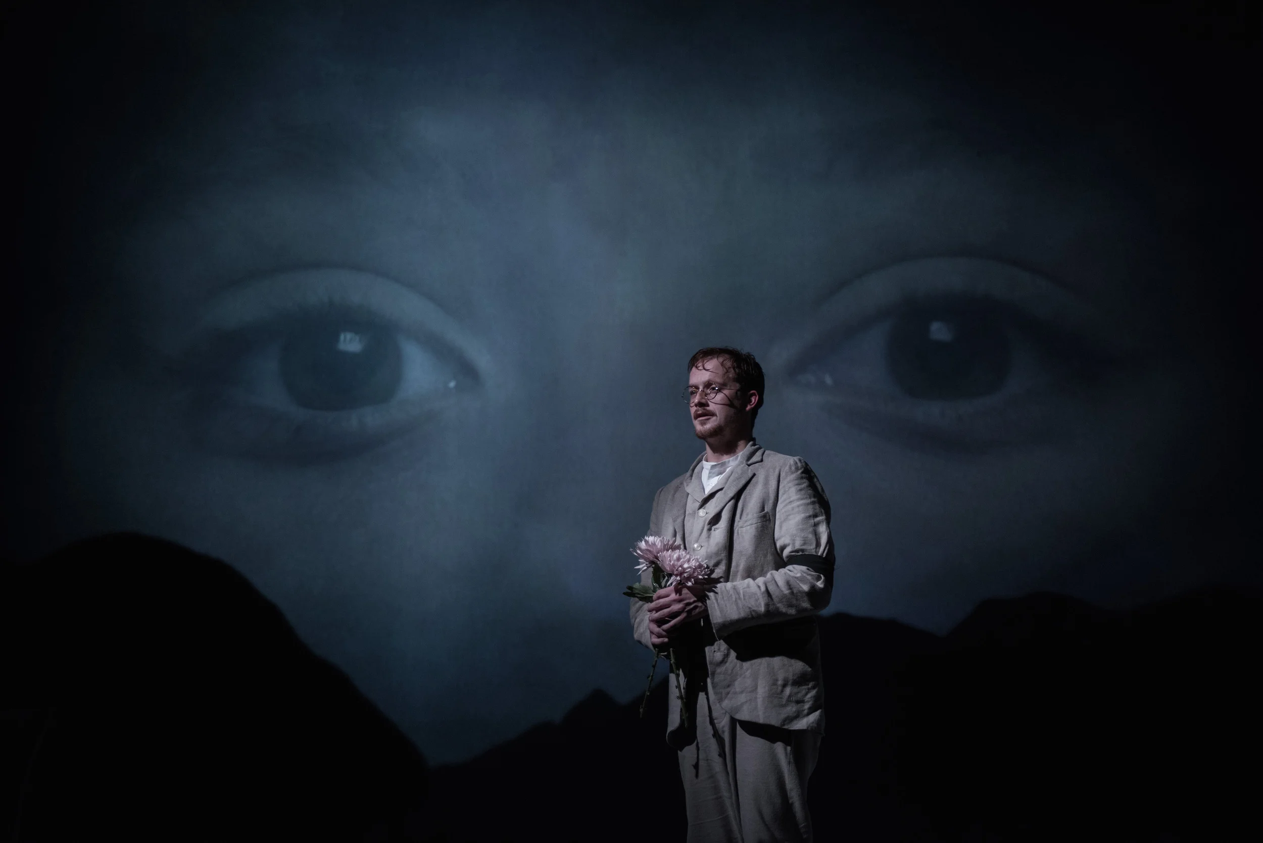 Jolyon Coy in Little Eyolf Henrik Ibsen/Richard Eyre (Almeida Theatre). Photo: Hugo Glendinning