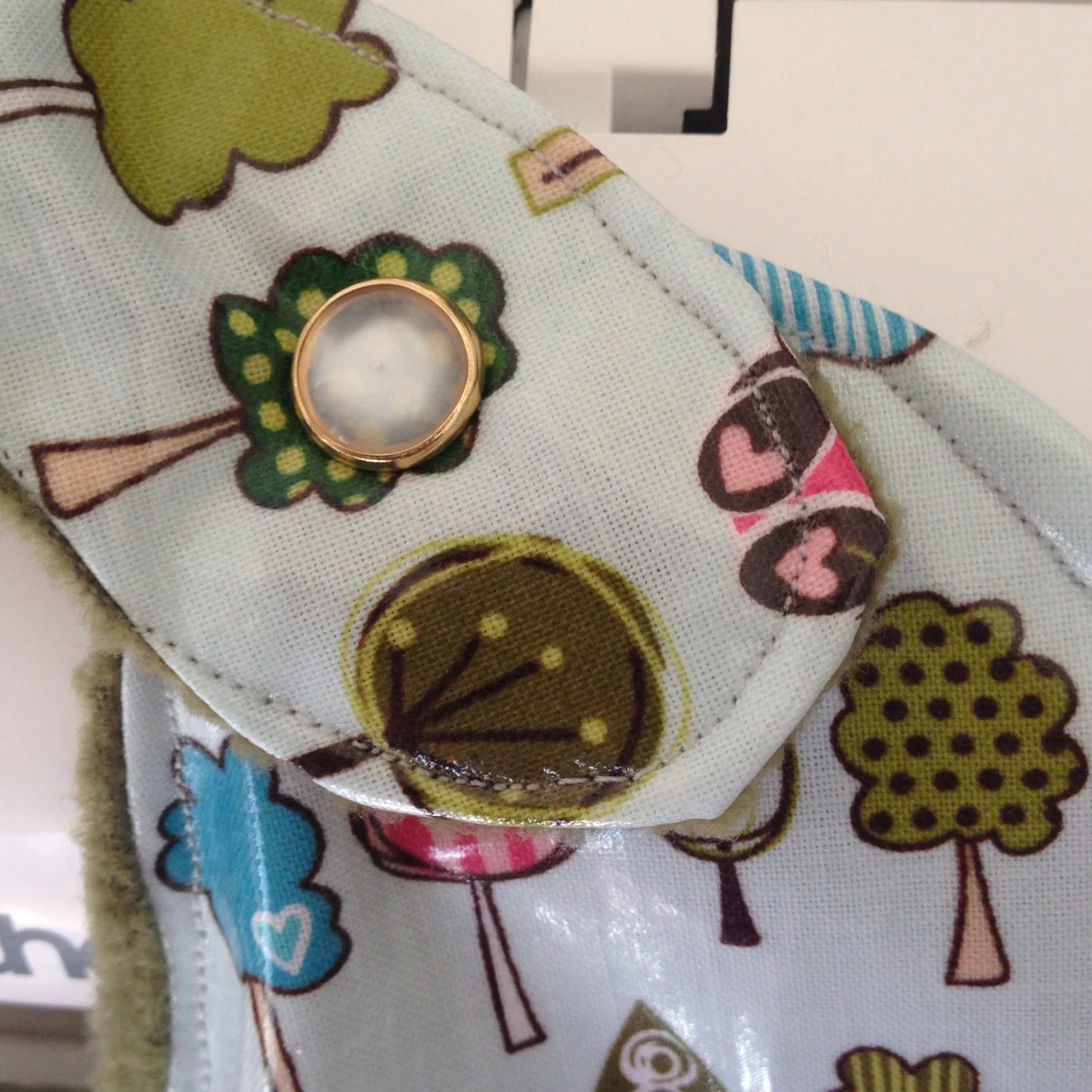 This photo sums up my three challenges in this project: snap fasteners, laminated cotton and tiny, tight curves.