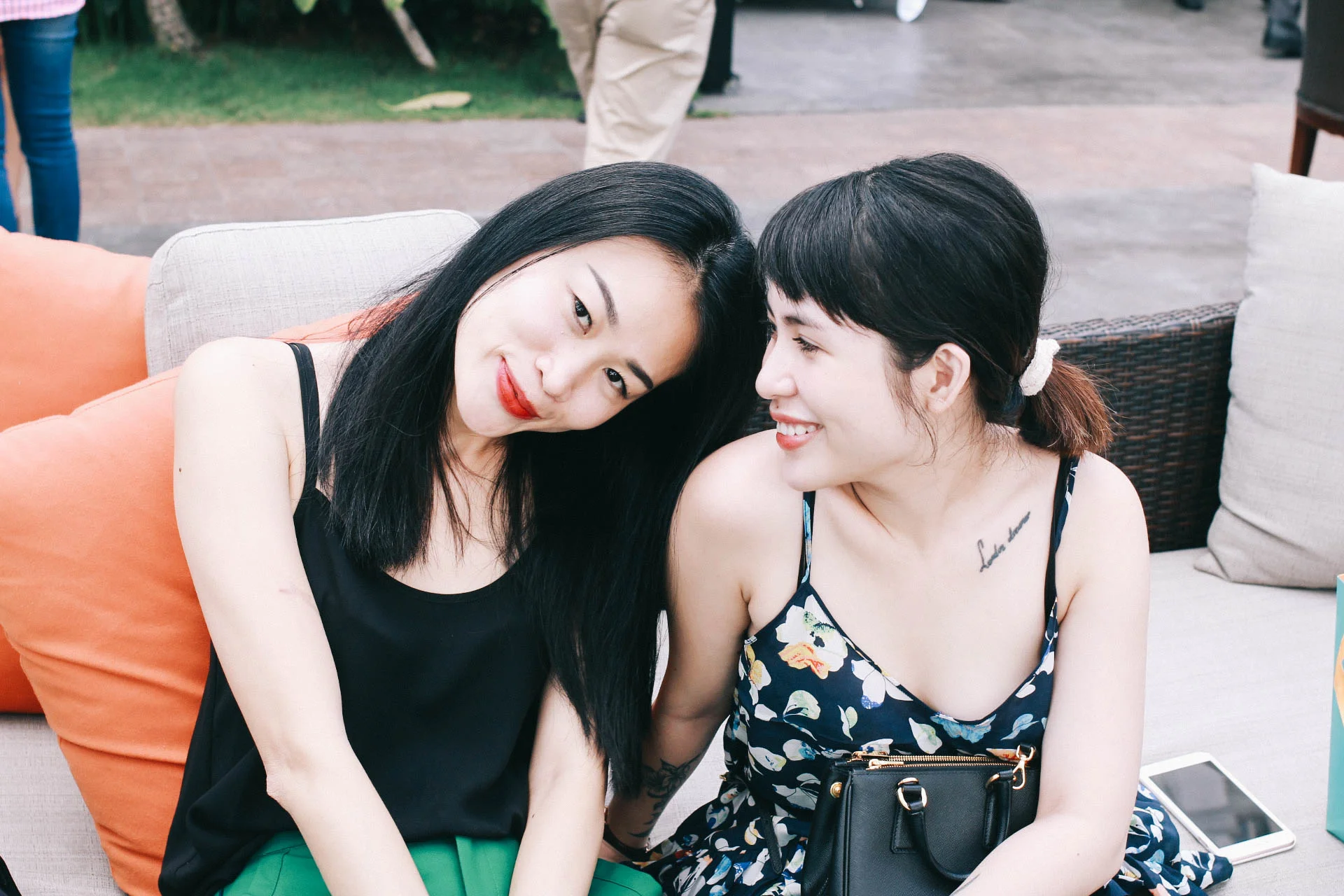 Chi Truc (l.) & chi Nhan